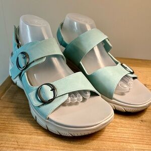 NWOT Skechers Easy Going Adjustable Vegan
Sandals- Certified Charm Size 11